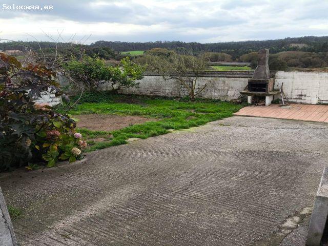 Casa Espaciosa con Vistas y Amplio Terreno en Seixas, Malpica de Bergantiños