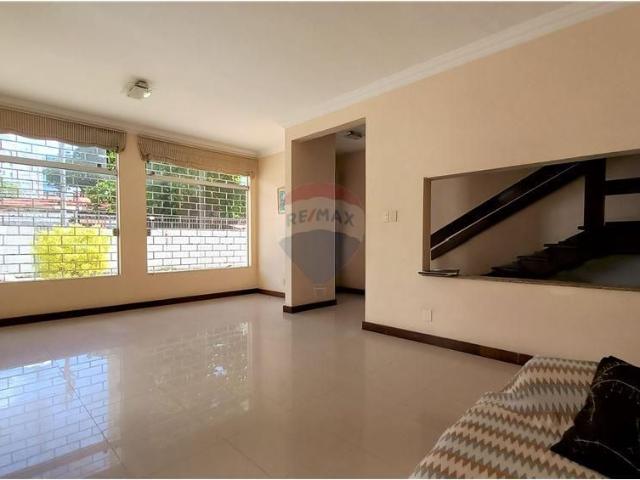 Casa Espaciosa na Pituba: Conforto e Sofisticação