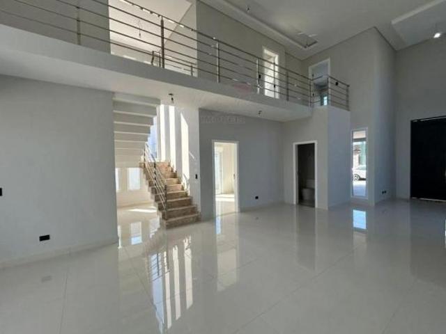 Casa espetacular em condomínio fechado, com 4 suítes!