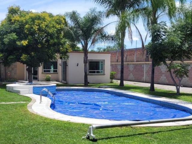 CASA ESPECTACULAR EN VENTA CON ALBERCA EN JURICA Y SALON DE EVENTOS EN JURICA QUERETARO