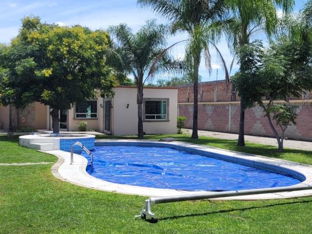CASA ESPECTACULAR EN VENTA CON ALBERCA EN JURICA Y SALON DE EVENTOS EN JURICA QUERETARO