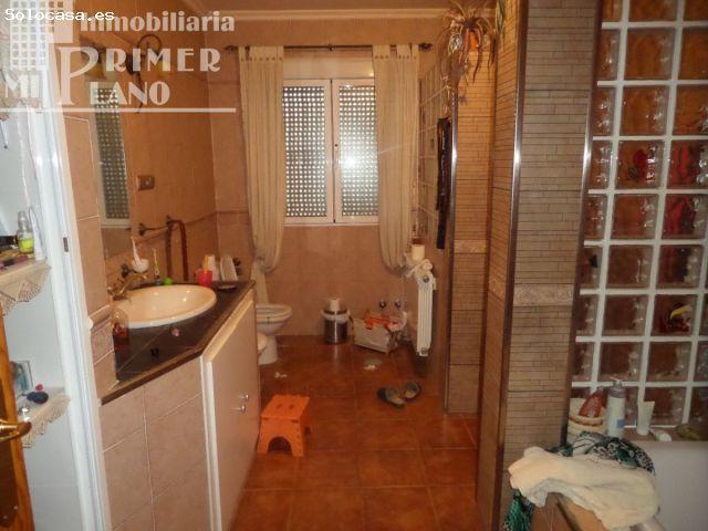 CASA ESPECTACULAR EN CINCO CASAS que cuenta con 900 de parcela