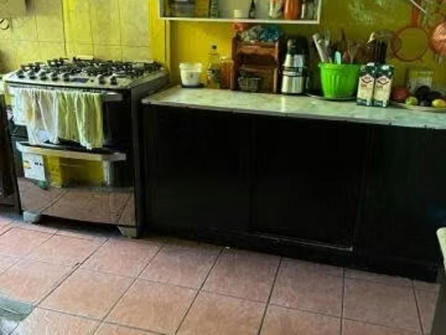 Casa esquina con amplio terreno | 3 dormitorios por 70000. 00 en Linares