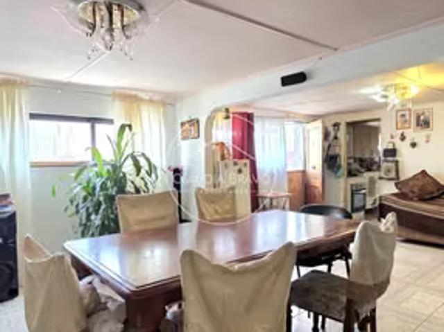 Casa esquina con locales | 4 dormitorios por 330000. 00 en Antofagasta