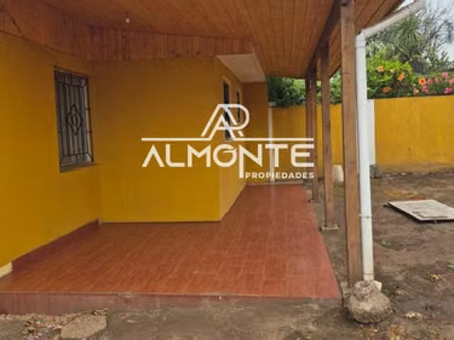 Casa esquina calle baquedano frente instituto del puerto | 3 dormitorios por 165000. 00 en San Antonio