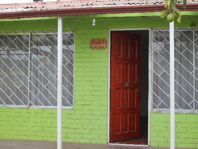 casa esquina de un piso pareo simple
