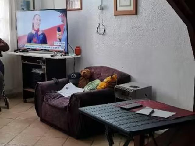 Casa esquina sólida 2 pisos | 4 dormitorios por 85000. 00 en Quinta Normal