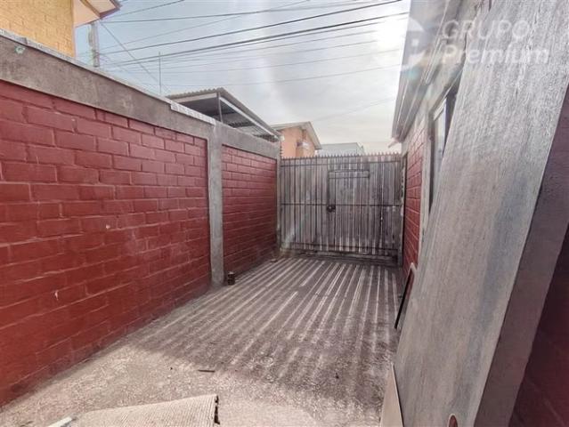 Casa esquinera ampliada y apta para subsidio. 2 dormitorios por 1535.00 en Ovalle