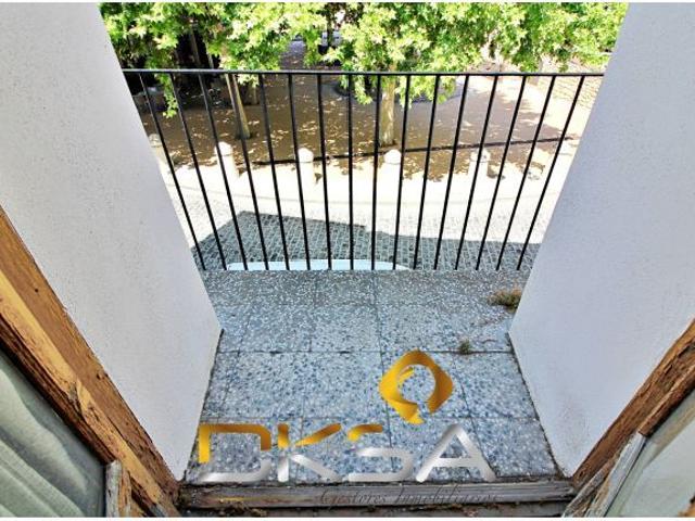 Casa esquinera con vistas al castillo para reformar en la plaza Colón de Morella