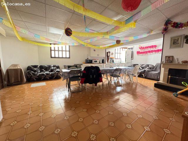Casa esquinera en el centro de Òdena: dos pisos, grandes terrazas al sur, local y garaje