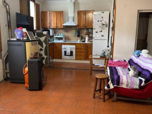 Casa esquinera en el centro del pueblo
