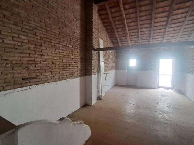 CASA ESQUINERA LLOC NOU
