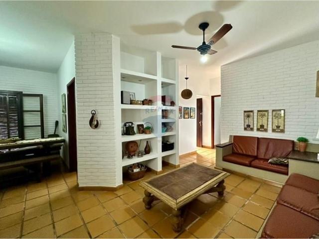 Casa Estanque com Estilo para Alugar em Peruíbe!