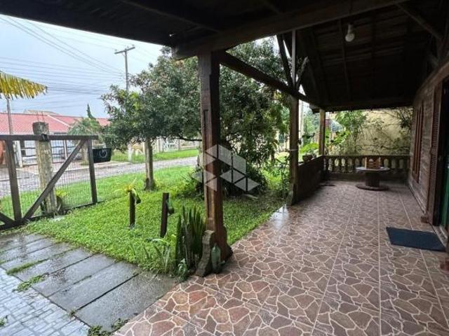 Casa Estilo Cabana em Madeira Nobre 4 Dormitórios e Terreno Amplo Térrea