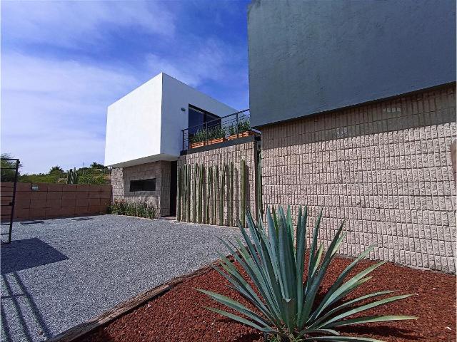 casa estilo casa de playa en residencial hacienda Yextho