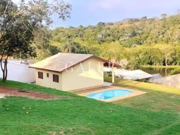 Casa estilo chácara com 1.220m2 de terreno à venda no bairro da cachoeira em Atibaia SP