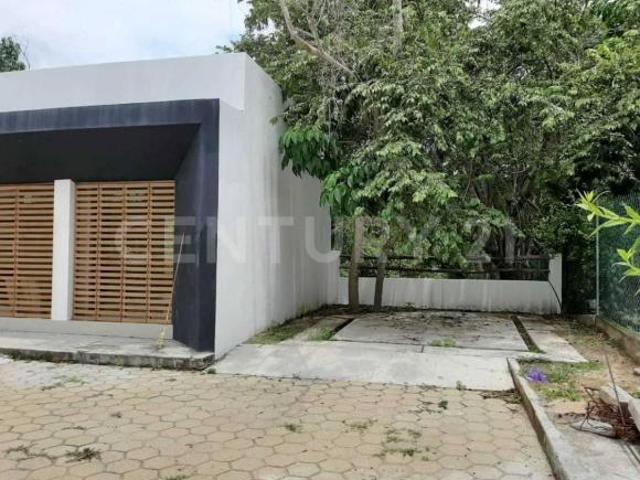CASA ESTILO CONTEMPORÁNEO PARA OFICINAS O DESPACHO