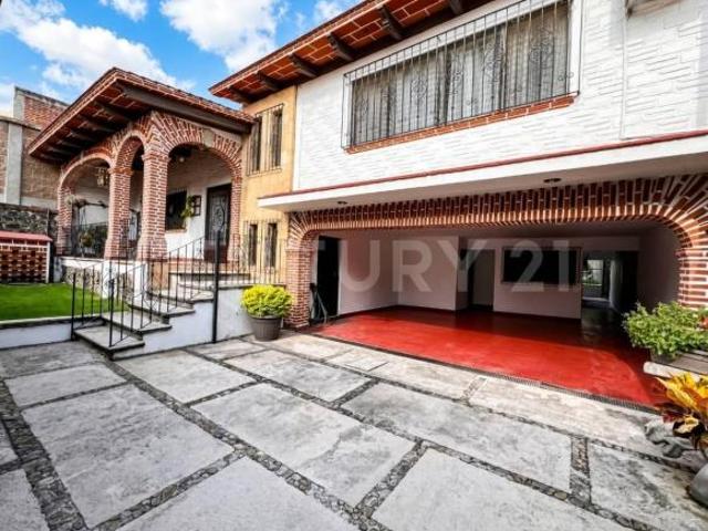 CASA ESTILO COLONIAL DE UN NIVEL