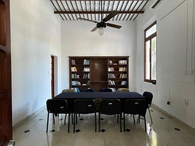Casa estilo colonial en esquina en García Gineres