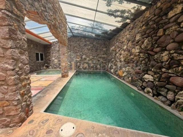 Casa Estilo Francés con Alberca