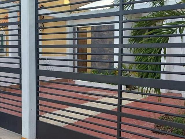 CASA ESTILO MIAMI CON MALLA SOMBRAS