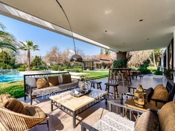 Casa estilo moderno con excelentes terminaciones en Las Brisas de Chicureo