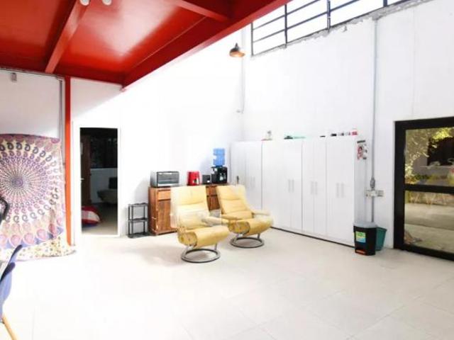 Casa Estilo Rústico Industrial em Condomínio Fechado de Rua