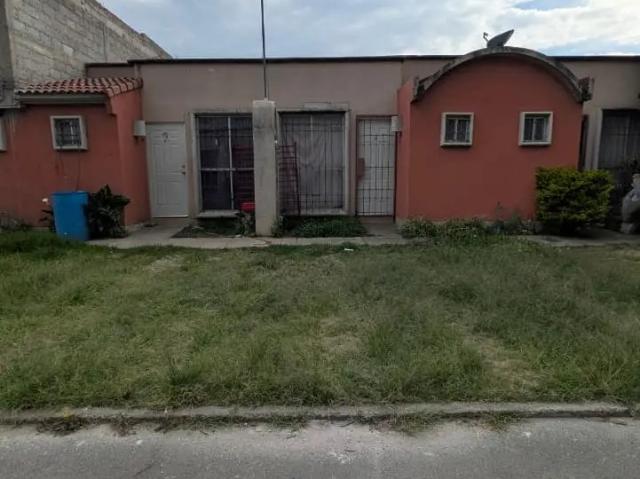 Casa funcional en pueblo adquiere con creditos