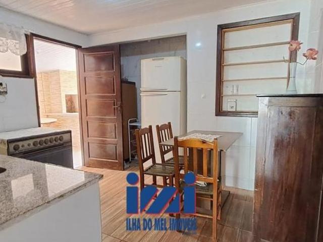 Casa faixa mar com terreno em Praia de Leste