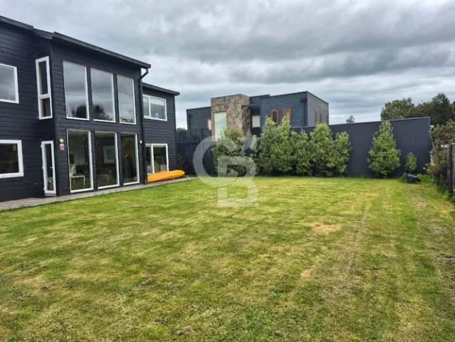 Casa Familiar: Amplio Patio, Cerca de Playa y Servicios | 4 dormitorios por 9990.00 en Puerto Varas