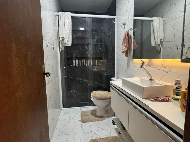 Casa Familiar com Piscina no Araponguinhas