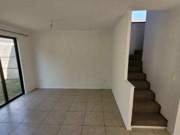 CASA FAMILIAR CON AMPLIO TERRENO EN ESTANCIA LIRAY