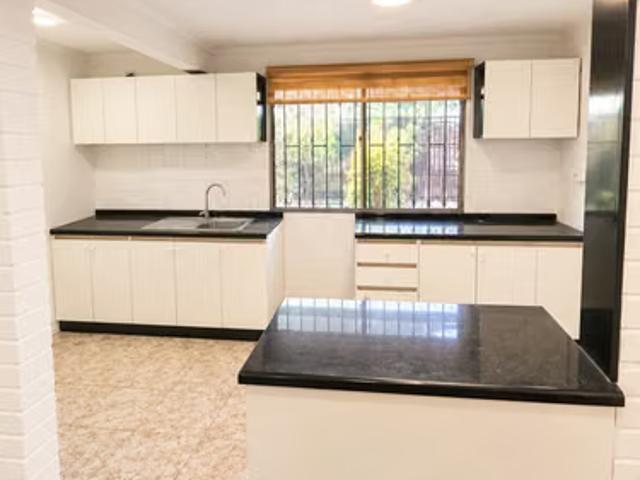 Casa familiar con amplios espacios y 3 estacionamientos | 4 dormitorios por 130000. 00 en Puente Alto