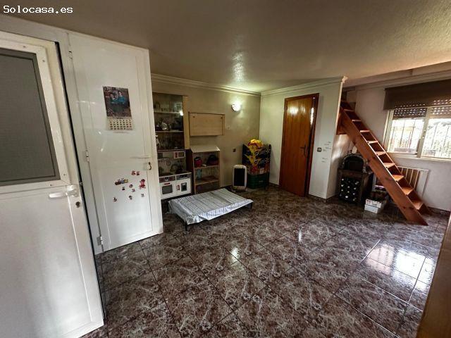 Casa familiar con piscina en Alquerías