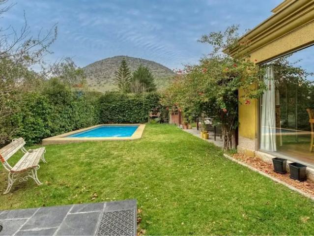 Casa Familiar Con Piscina Y Quincho En Condominio | 5 dormitorios por 12195.00 en Colina