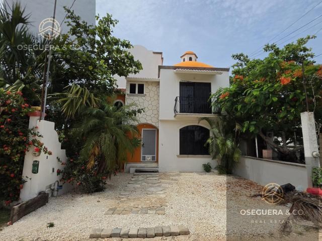 CASA FAMILIAR EN RENTA A POCOS METROS DE LA PLAYA
