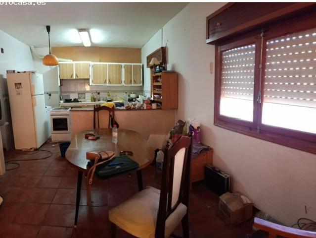 CASA FAMILIAR EN URRÁCAL ALMERÍA DE CINCO HABITACIONES