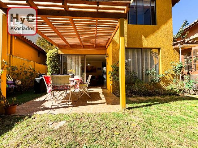 Casa Familiar en Viña: Jardín, Terraza y Barrio Tranquilo