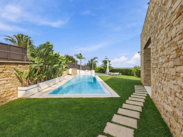 Casa familiar frente al mar en Sant Pol de Mar Villa contemp. m² Sant Pol de Mar