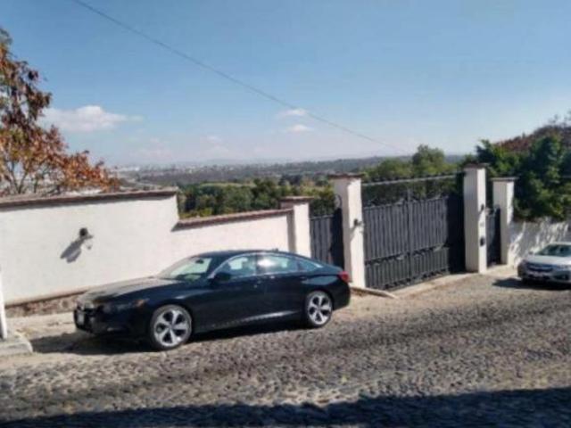 Casa Familiar Lista para Habitar con Balcón y Cochera Doble en Contry Los Encinos, Guadalupe
