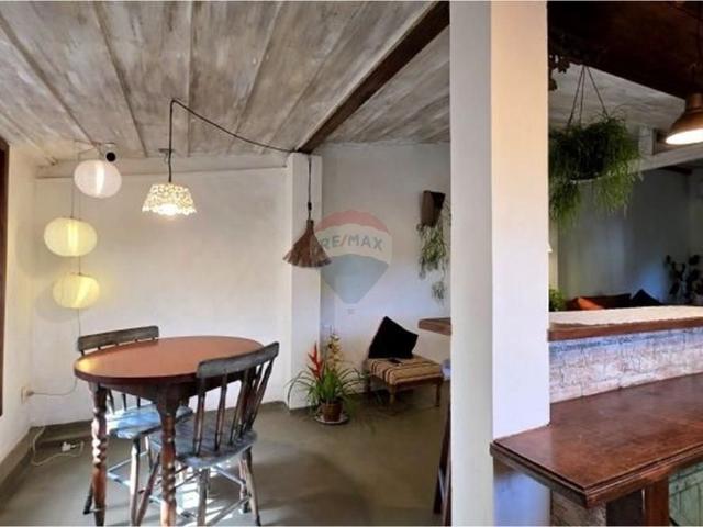 Casa fora de condomínio com 2 quartos a 700 metros da praia em Juquehy