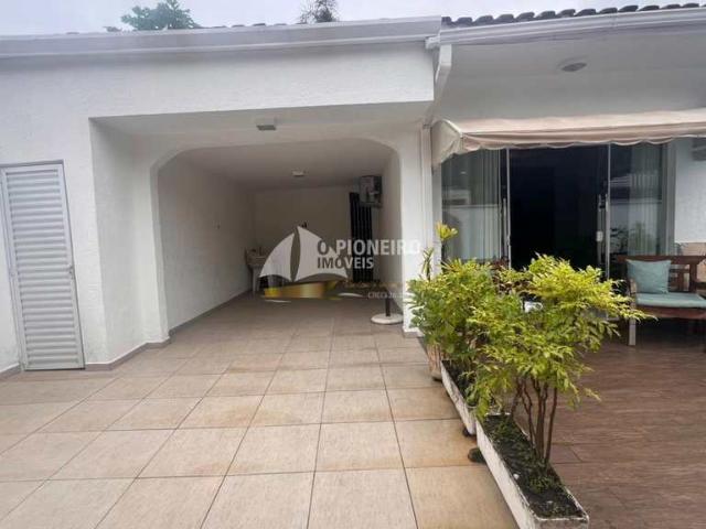 Casa fora de condomínio, disponível para venda em Juquehy