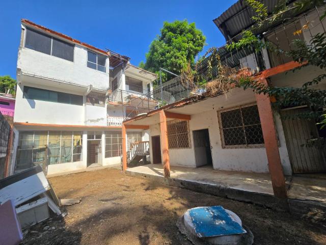 Casa para remodelar en venta en Fracc. Las Playas Acapulco