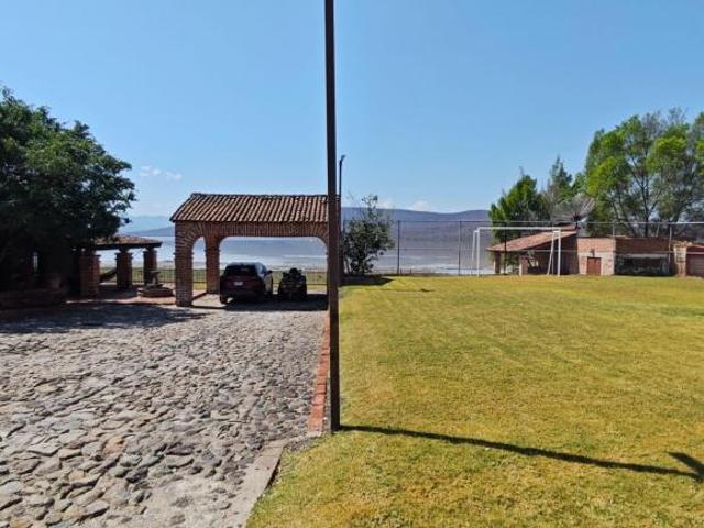 Casa frente a Lago Villa Corona Jalisco $7,500,000