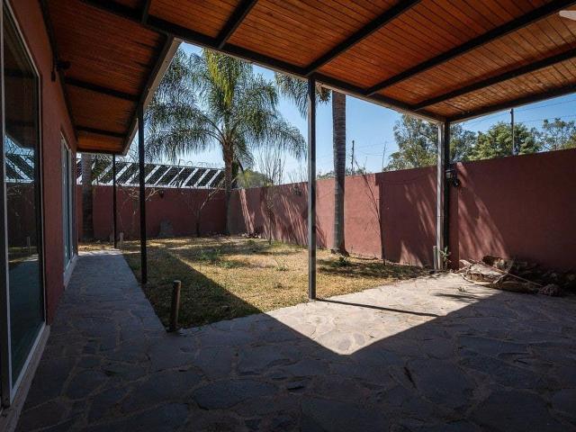 Casa Frente a Parque en Venta, Colinas de Santa Anita