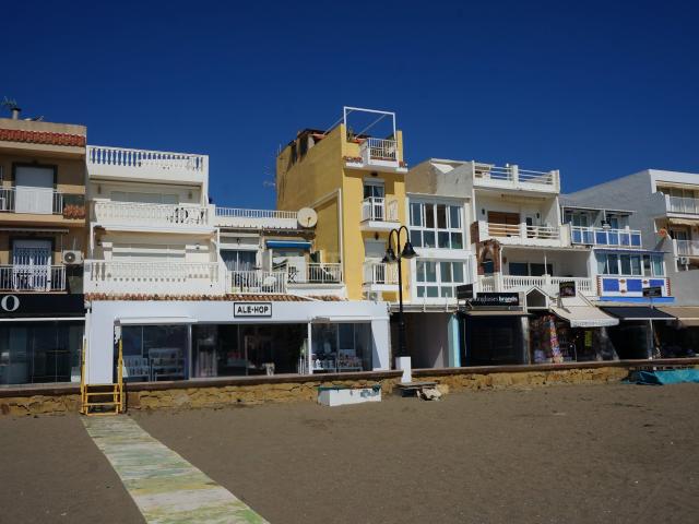 CASA FRENTE AL MAR EN LA CARIHUELA CON VISTAS ÉPICAS
