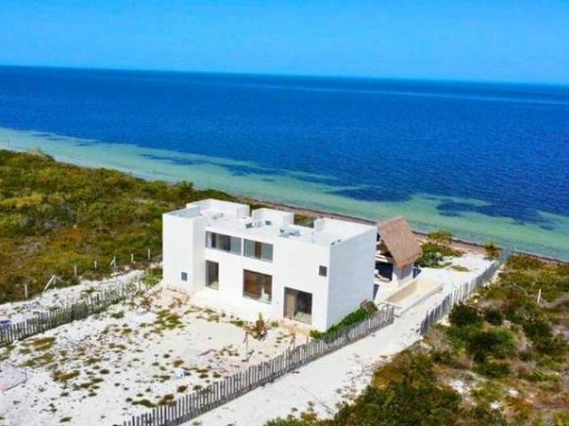 Casa Frente Al Mar En Las Hermosas Playas de San Crisanto, Yucatán