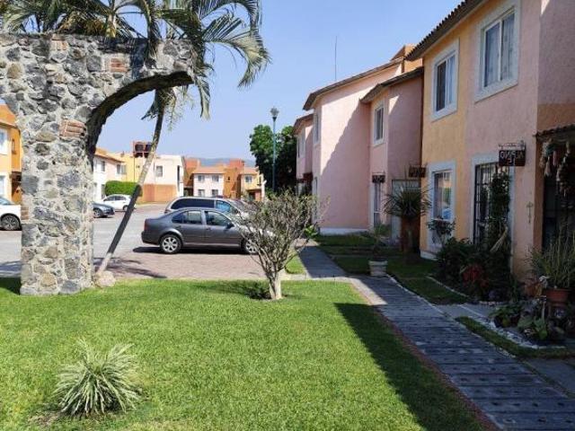 CASA FRENTE ALBERCA EN LOS SAUCES