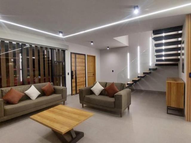 Casa frente àrea verde con acabados premium en Alvento