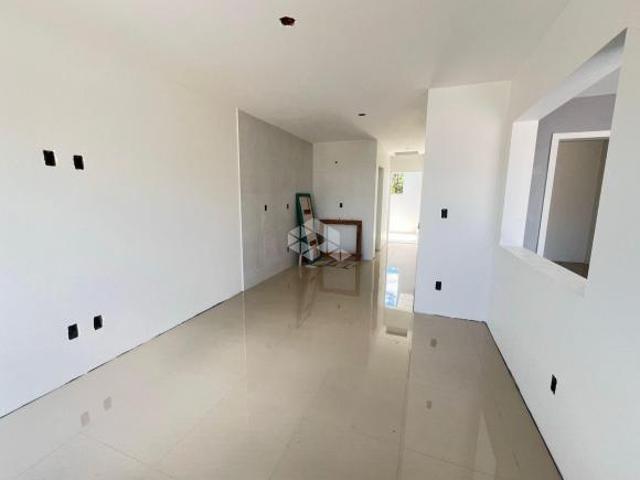 Casa geminada à venda com 2 dormitórios no bairro Esmeralda